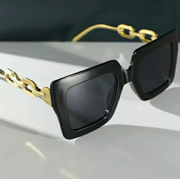 Luxury fashion sunglasses, large square frames in Black. - Picture 4 of 4